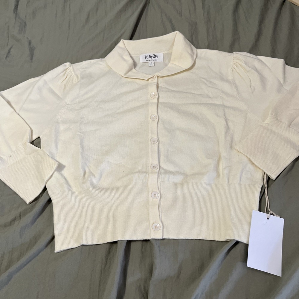 Tulip B  Cropped Cardigan Size M Ivory Button Down
